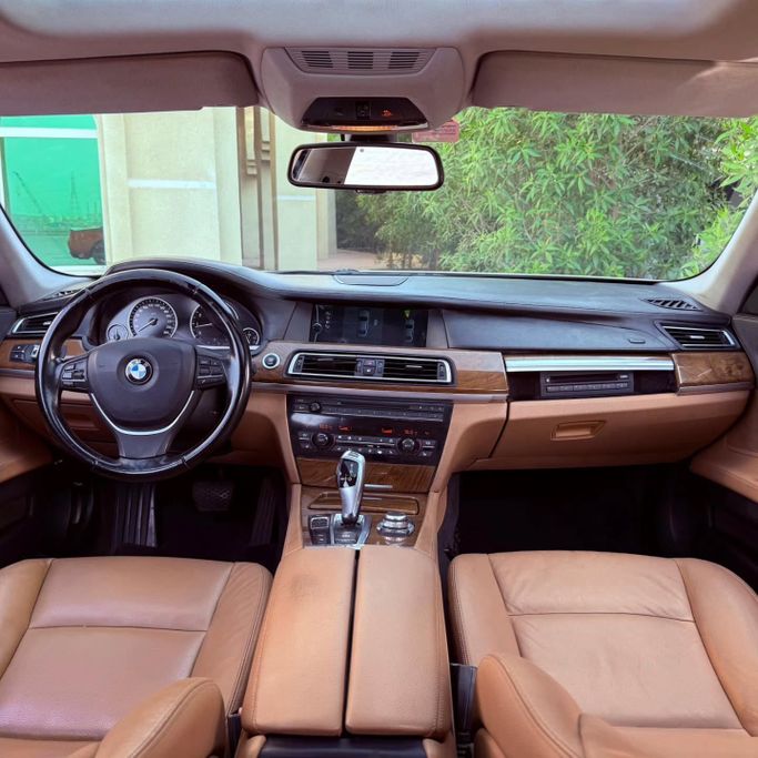 Подержанный BMW 7 Series 730i V (F01/F02/F04) Рестайлинг, 3.0 л, 2012 в Шардже от Sarmad Cars Бронзовый цвет. Other | AUTO.AE