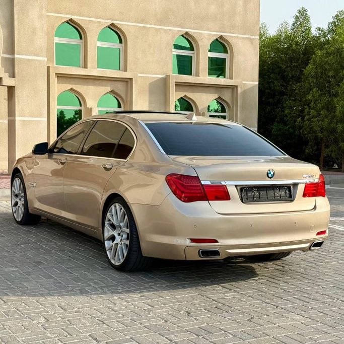 Подержанный BMW 7 Series 730i V (F01/F02/F04) Рестайлинг, 3.0 л, 2012 в Шардже от Sarmad Cars Бронзовый цвет. Other | AUTO.AE