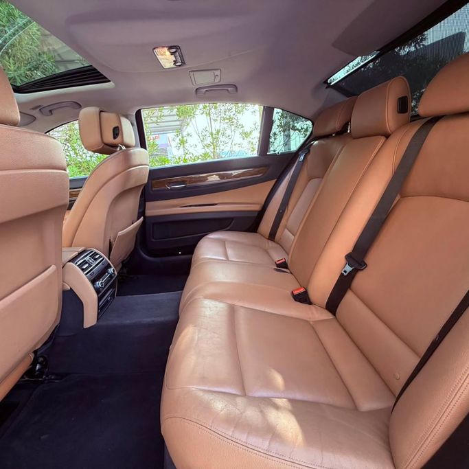 Подержанный BMW 7 Series 730i V (F01/F02/F04) Рестайлинг, 3.0 л, 2012 в Шардже от Sarmad Cars Бронзовый цвет. Other | AUTO.AE