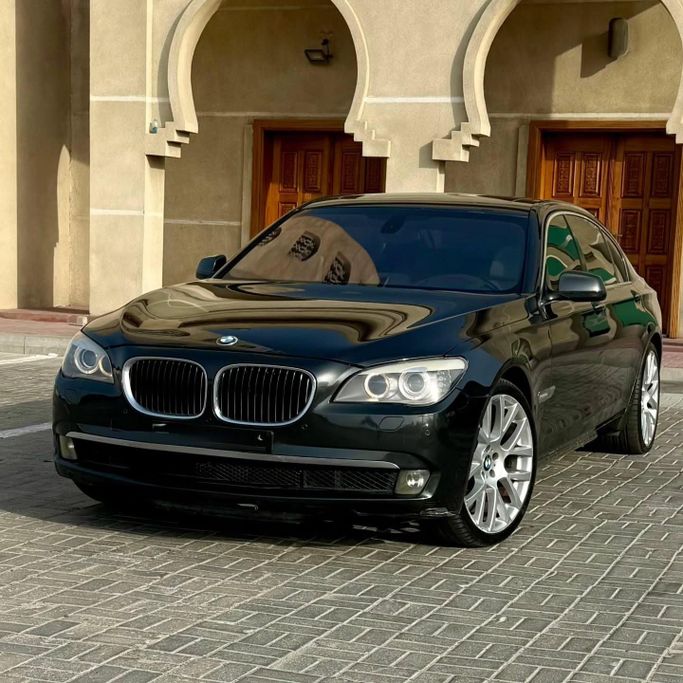 Подержанный BMW 7 Series 740Li V (F01/F02/F04), 3.0 л, 2011 в Шардже от Sarmad Cars Черный цвет. Other | AUTO.AE