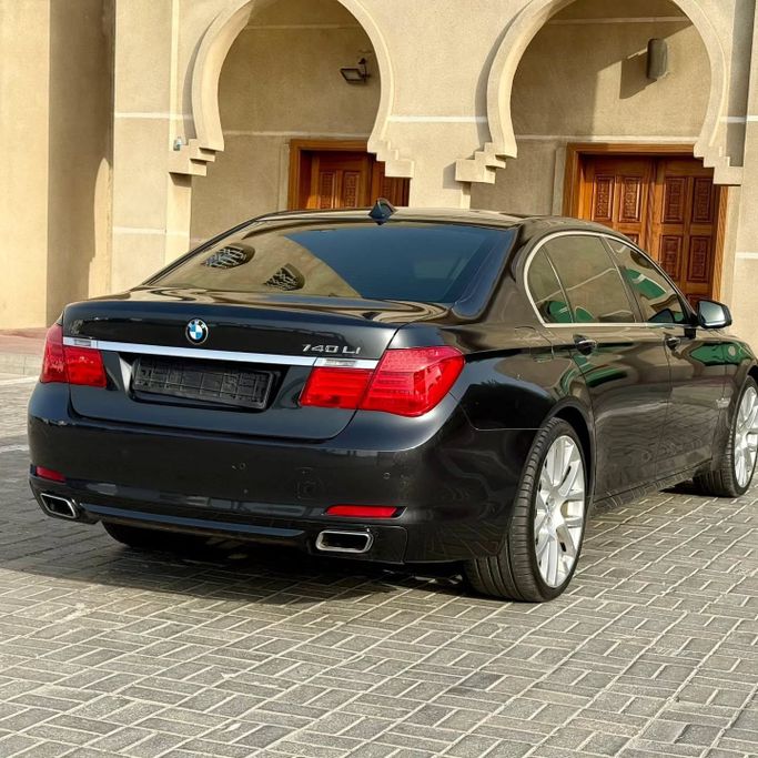 Подержанный BMW 7 Series 740Li V (F01/F02/F04), 3.0 л, 2011 в Шардже от Sarmad Cars Черный цвет. Other | AUTO.AE