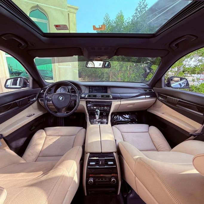 Подержанный BMW 7 Series 740Li V (F01/F02/F04), 3.0 л, 2011 в Шардже от Sarmad Cars Черный цвет. Other | AUTO.AE