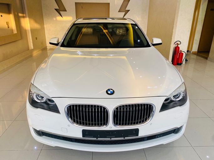 مستعملة BMW 7 Series 730Li V (F01/F02/F04) عملية فيس ليفت V (F01/F02/F04), 3.0 l, 2012 في في الإمارات, الشارقة من AlHamoor، اللون أبيض. مواصفات الخليج | AUTO.AE | إعلان #262439