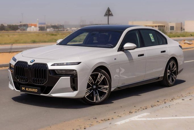 Подержанный BMW 7 Series 740i VII (G70), 3.0 л, 2026 в Шардже от Al Marid Motors Белый цвет.  | AUTO.AE | Объявление #272850