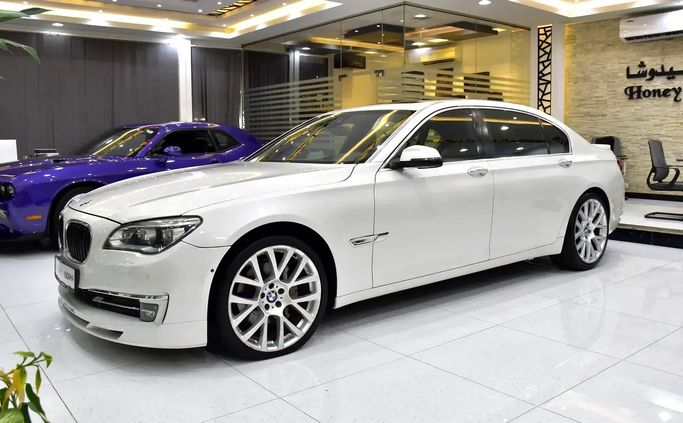 مستعملة BMW 7 Series 730Li V (F01/F02/F04) عملية فيس ليفت V (F01/F02/F04), 3.0 l, 2015 في في الشارقة من Honey Jidosha Used Cars Tr.، اللون أبيض. مواصفات الخليج | AUTO.AE | إعلان #273387