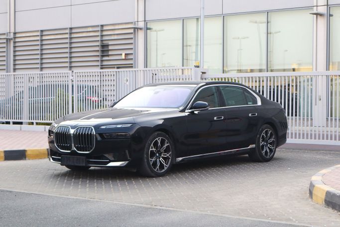 مستعملة BMW 7 Series 735i سابعاً (G70), 3.0 l, 2025 في في الإمارات, الشارقة من Sama Al Sham Cars، اللون أسود. مواصفات الخليج | AUTO.AE | إعلان #274323