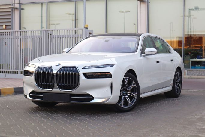 Подержанный BMW 7 Series 735i VII (G70), 3.0 л, 2026 в ОАЭ, Шарджа от Sama Al Sham Cars Белый цвет. GCC | AUTO.AE | Объявление #283337