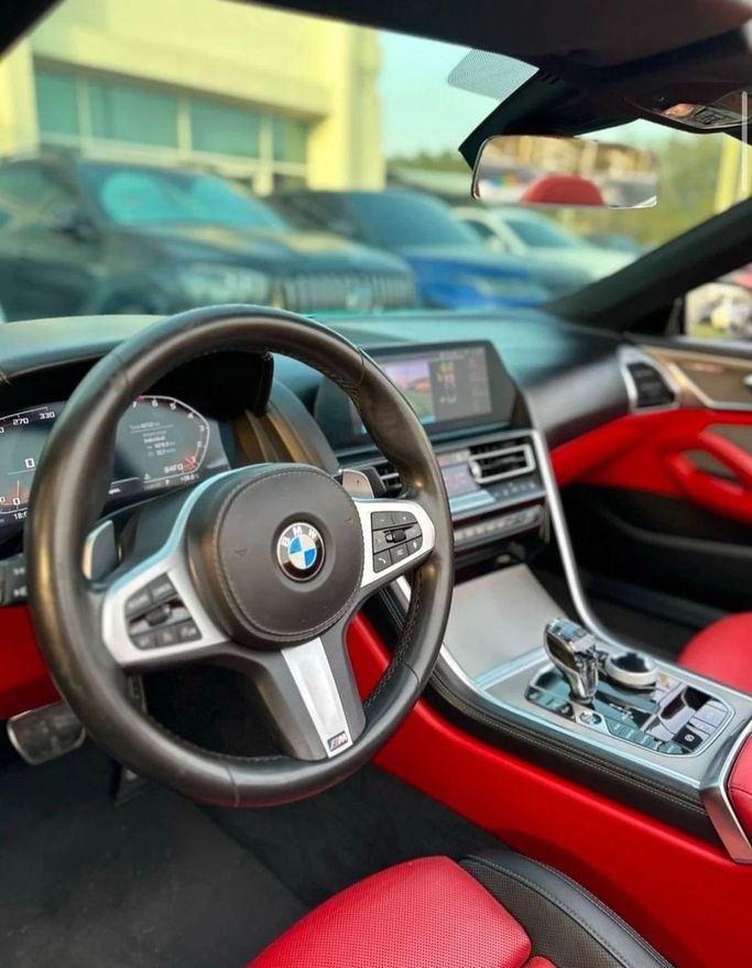 Подержанный BMW 8 Series 840i II (G14/G15/G16), 3.0 л, 2021 в Шардже от Noor Al Seyoh Used Cars Бирюзовый цвет. Корейская | AUTO.AE
