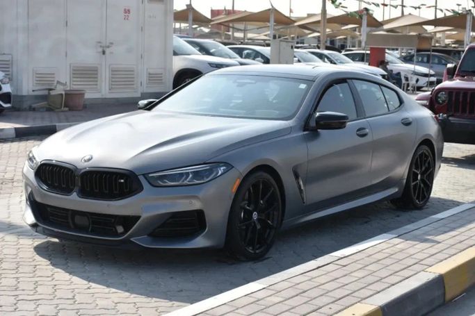 Подержанный BMW 8 Series M850i xDrive II (G14/G15/G16) Рестайлинг, 4.4 л, 2023 в Шардже от Alfaris Used Cars Серебристый цвет. GCC | AUTO.AE