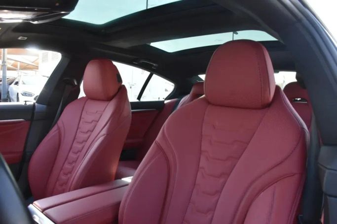 Подержанный BMW 8 Series M850i xDrive II (G14/G15/G16) Рестайлинг, 4.4 л, 2023 в Шардже от Alfaris Used Cars Серебристый цвет. GCC | AUTO.AE