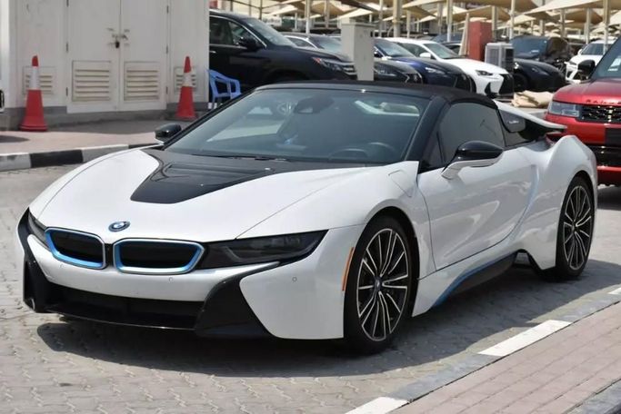Подержанный BMW i8 I Рестайлинг, 1.5 л, 2019 в Шардже от Alfaris Used Cars Белый цвет. Other | AUTO.AE