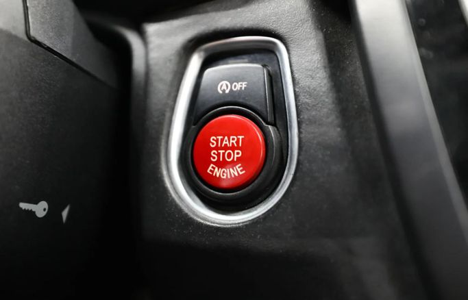 Подержанный BMW M4 F82/F83 Рестайлинг, 3.0 л, 2020 в Шардже от Al Qassem Cars Trading Желтый цвет. Корейская | AUTO.AE