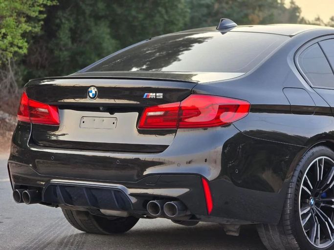 Подержанный BMW M5 Competition VI (F90), 4.4 л, 2019 в Шардже от Al Jana Used Cars Черный цвет. Корейская | AUTO.AE