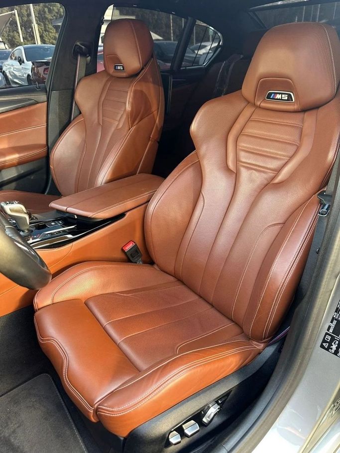 Подержанный BMW M5 Competition VI (F90) Рестайлинг, 4.4 л, 2020 в Шардже от Noor Al Seyoh Used Cars Серый цвет. GCC | AUTO.AE