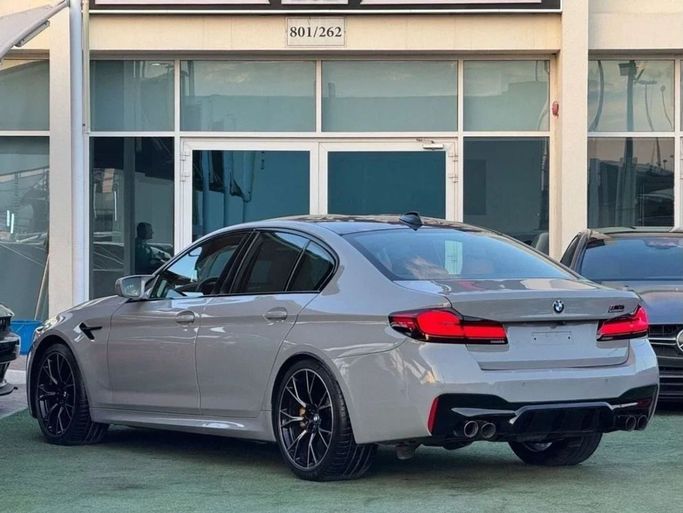 Подержанный BMW M5 Competition VI (F90) Рестайлинг, 4.4 л, 2021 в Шардже от Noor Al Seyoh Used Cars Серый цвет. Корейская | AUTO.AE