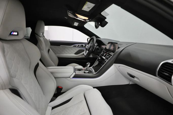 Подержанный BMW M8 Competition I (F91/F92/F93) Рестайлинг, 4.4 л, 2022 в Шардже от Al Qassem Cars Trading Серый цвет. Американская | AUTO.AE