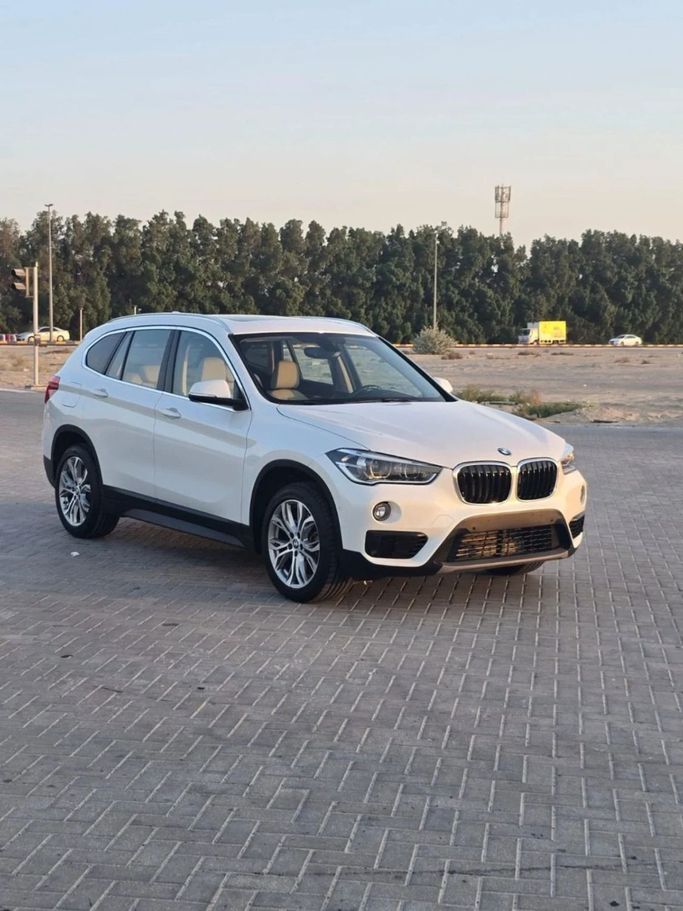 Подержанный BMW X1 28i xDrive II (F48) Рестайлинг, 2.0 л, 2019 в Шардже от Al Aayan Used Cars Белый цвет. GCC | AUTO.AE