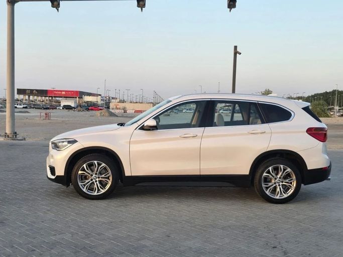 Подержанный BMW X1 28i xDrive II (F48) Рестайлинг, 2.0 л, 2019 в Шардже от Al Aayan Used Cars Белый цвет. GCC | AUTO.AE