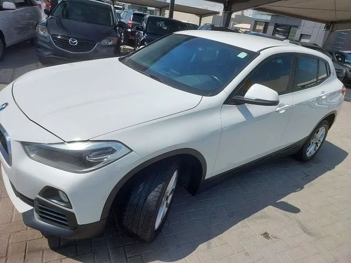 Подержанный BMW X2 xDrive20i I (F39), 2.0 л, 2020 в Шардже от Al Aqsa Used Cars Белый цвет. GCC | AUTO.AE