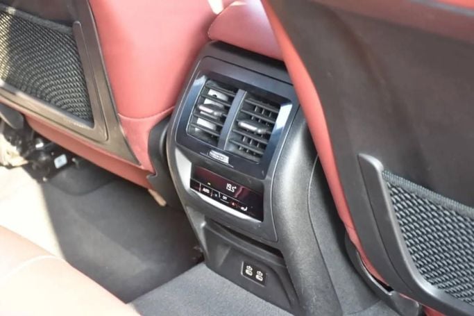 Подержанный BMW X4 30i II (G02), 2.0 л, 2021 в Шардже от Alfaris Used Cars Черный цвет. GCC | AUTO.AE