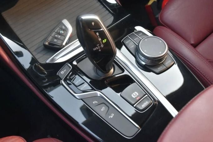 Подержанный BMW X4 30i II (G02), 2.0 л, 2021 в Шардже от Alfaris Used Cars Черный цвет. GCC | AUTO.AE