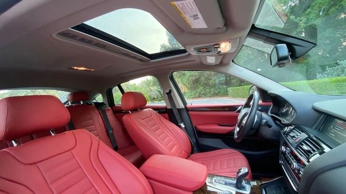 Подержанный BMW X4 28i I (F26), 2.0 л, 2015 в Шардже от Halla Cars Серебристый цвет. Американская | AUTO.AE