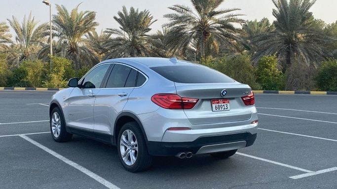 Подержанный BMW X4 28i I (F26), 2.0 л, 2015 в Шардже от Halla Cars Серебристый цвет. Американская | AUTO.AE