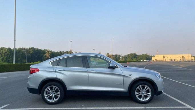 Подержанный BMW X4 28i I (F26), 2.0 л, 2015 в Шардже от Halla Cars Серебристый цвет. Американская | AUTO.AE