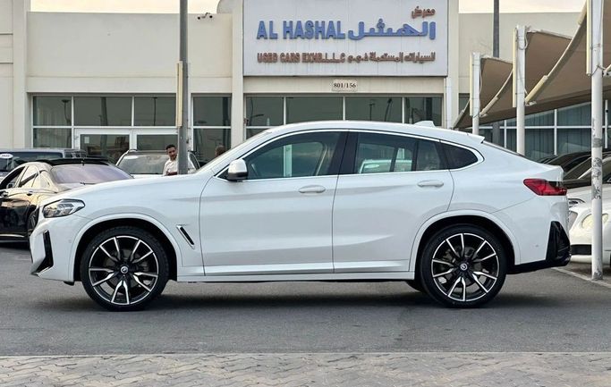 Подержанный BMW X4 M40i II (G02) Рестайлинг, 3.0 л, 2022 в Шардже от Al Hashal Used Cars Белый цвет. Корейская | AUTO.AE