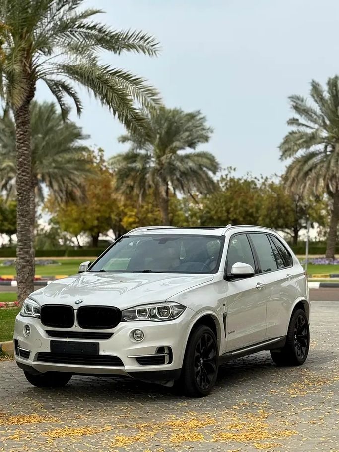 مستعملة BMW X5 M II (F85), 4.4 l, 2017 في في الإمارات, الشارقة من AL SAYARA AL ANIQA، اللون أبيض. مواصفات الخليج | AUTO.AE | إعلان #280158