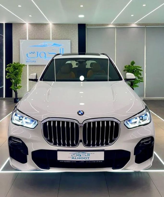 Used BMW X5 50i IV (G05/G18), 4.4 l, 2020 in Sharjah by Ayoon Alhoot Motors, White color. GCC Specs | AUTO.AE