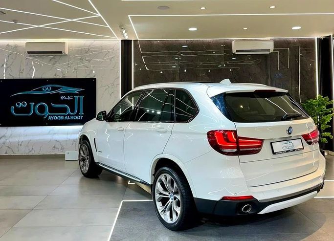 Подержанный BMW X5 35i III (F15), 3.0 л, 2015 в Шардже от Ayoon Alhoot Motors Белый цвет. GCC | AUTO.AE