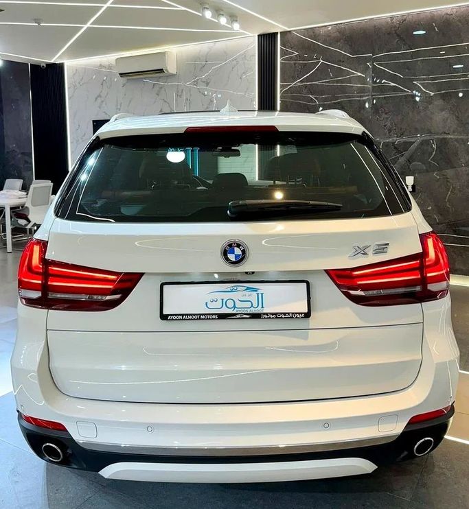 Подержанный BMW X5 35i III (F15), 3.0 л, 2015 в Шардже от Ayoon Alhoot Motors Белый цвет. GCC | AUTO.AE