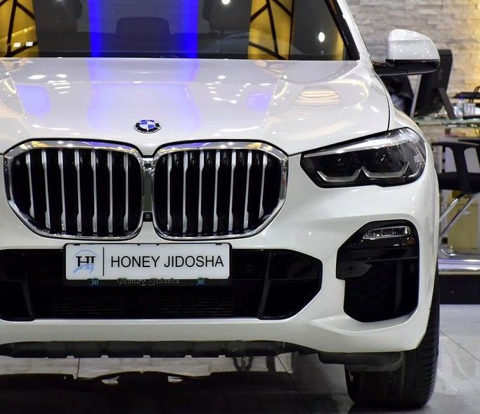 Used BMW X5 40i IV (G05/G18), 3.0 l, 2023 in Sharjah by Honey Gidosha Used Cars Tr., White color. GCC Specs | AUTO.AE
