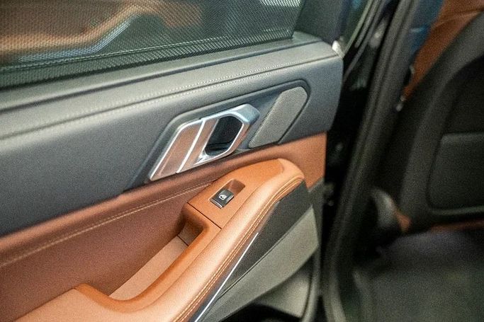 Новый BMW X5 40i IV (G05/G18), 3.0 л, 2023 в Шардже от Almarid Motors Черный цвет. GCC | AUTO.AE