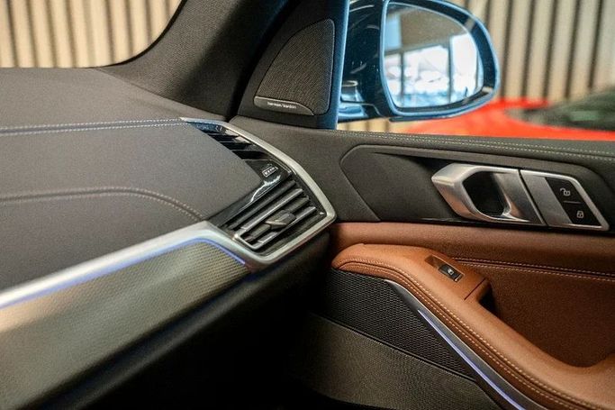 Новый BMW X5 40i IV (G05/G18), 3.0 л, 2023 в Шардже от Almarid Motors Черный цвет. GCC | AUTO.AE