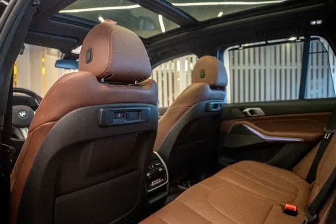 Новый BMW X5 40i IV (G05/G18), 3.0 л, 2023 в Шардже от Almarid Motors Черный цвет. GCC | AUTO.AE