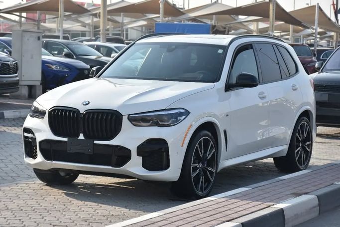 Used BMW X5 M50i IV (G05/G18), 4.4 l, 2022 in Sharjah by Alfaris Used Cars, White color. Other | AUTO.AE