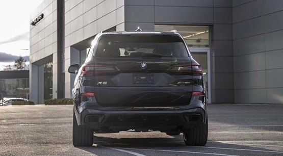 Подержанный BMW X5 40i IV (G05/G18), 3.0 л, 2020 в Шардже от Alfaris Used Cars Черный цвет. Other | AUTO.AE