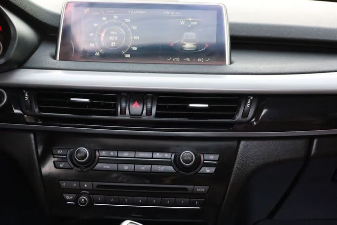 Подержанный BMW X5 35i III (F15), 3.0 л, 2015 в Шардже от OMC Used Cars Черный цвет. GCC | AUTO.AE