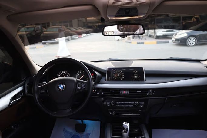 Подержанный BMW X5 35i III (F15), 3.0 л, 2015 в Шардже от OMC Used Cars Черный цвет. GCC | AUTO.AE