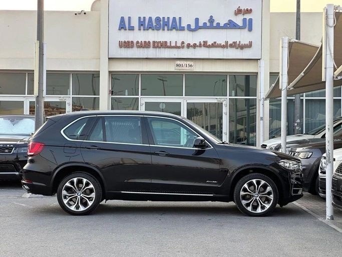 Подержанный BMW X5 35i III (F15), 3.0 л, 2016 в Шардже от Al Hashal Used Cars Коричневый цвет. GCC | AUTO.AE
