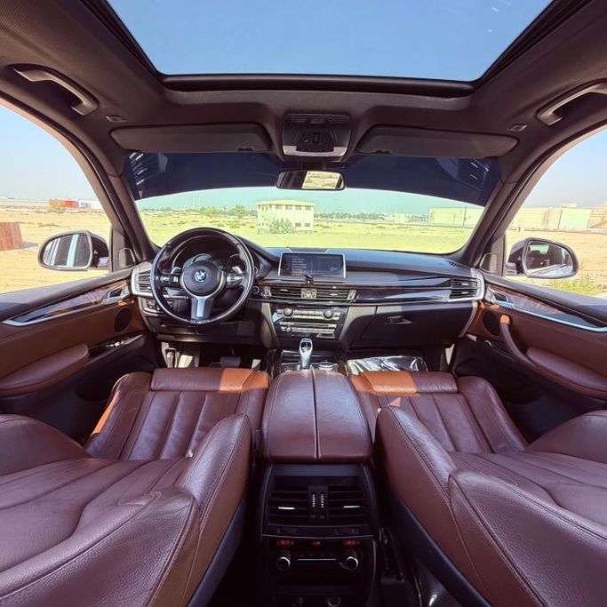 Подержанный BMW X5 35i III (F15), 3.0 л, 2015 в Шардже от Sarmad Cars Белый цвет. Other | AUTO.AE