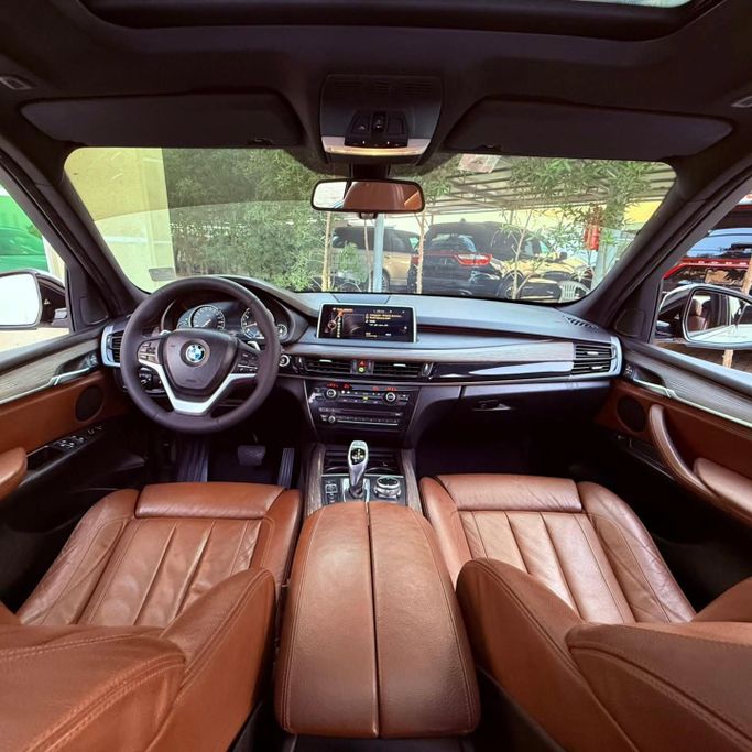 Подержанный BMW X5 35i III (F15), 3.0 л, 2015 в Шардже от Sarmad Cars Белый цвет. Other | AUTO.AE