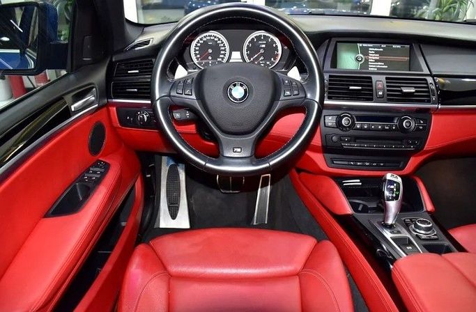 Подержанный BMW X6 M 50i I (E71) Рестайлинг, 4.4 л, 2013 в Шардже от Honey Gidosha Used Cars Tr. Синий цвет. GCC | AUTO.AE