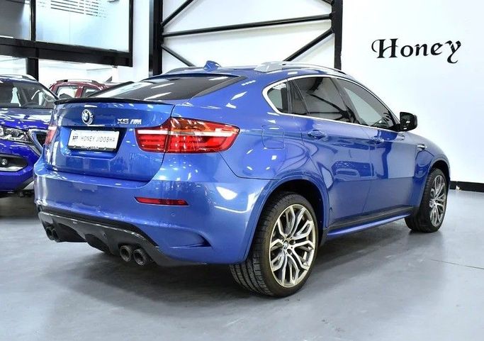Подержанный BMW X6 M 50i I (E71) Рестайлинг, 4.4 л, 2013 в Шардже от Honey Gidosha Used Cars Tr. Синий цвет. GCC | AUTO.AE