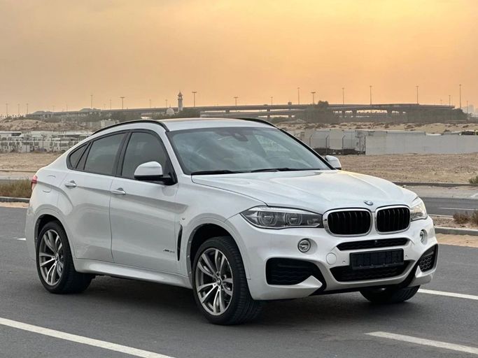 Подержанный BMW X6 35i II (F16), 3.0 л, 2017 в Шардже от Al Aayan Used Cars Белый цвет. GCC | AUTO.AE