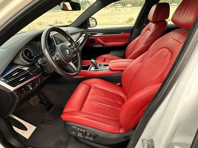 Подержанный BMW X6 35i II (F16), 3.0 л, 2017 в Шардже от Al Aayan Used Cars Белый цвет. GCC | AUTO.AE