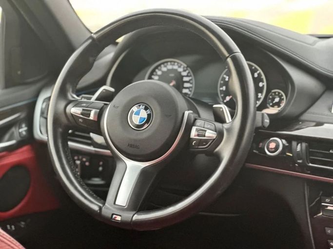 Подержанный BMW X6 35i II (F16), 3.0 л, 2017 в Шардже от Al Aayan Used Cars Белый цвет. GCC | AUTO.AE
