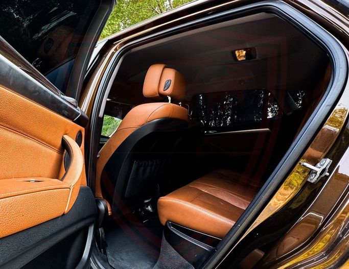 Подержанный BMW X6 35i I (E71) Рестайлинг, 3.0 л, 2014 в Шардже от Al Sayed Khamis Used Auto Trading Коричневый цвет. GCC | AUTO.AE